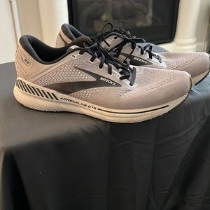 Brooks Adrenaline GTS 22